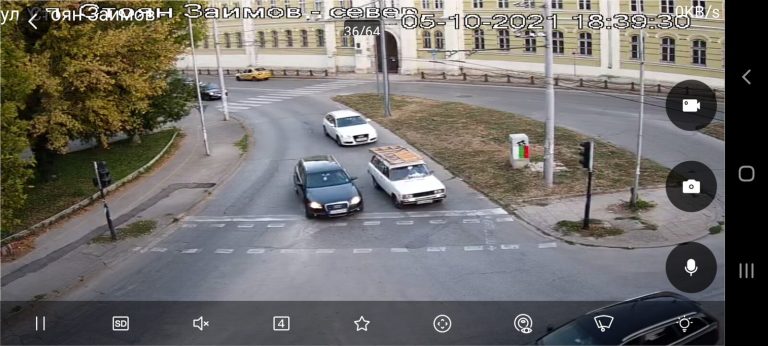 Обзорна камера на живо — светофарът се вижда в кадъра.